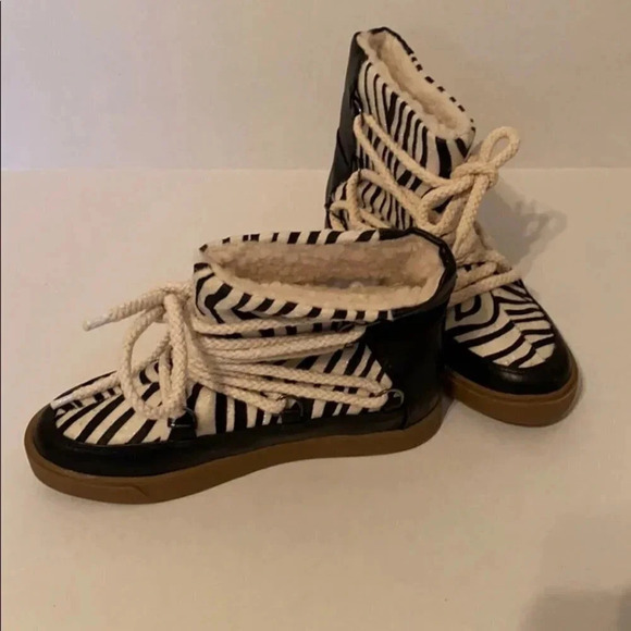 Bumper NAKIA Faux Fur Zebra Print Lined Slipper Boot Bootie Size 6 or 6.5 Left - Picture 2 of 7
